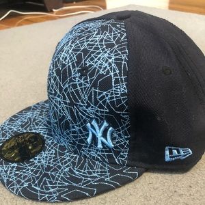 New Era Men’s Yankees Cap Sz. 7 & 1/2 NAVY. Authentic. Like New Condition.